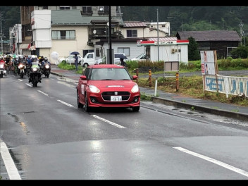石川サイクルロードレースの先導車を提供しました。
